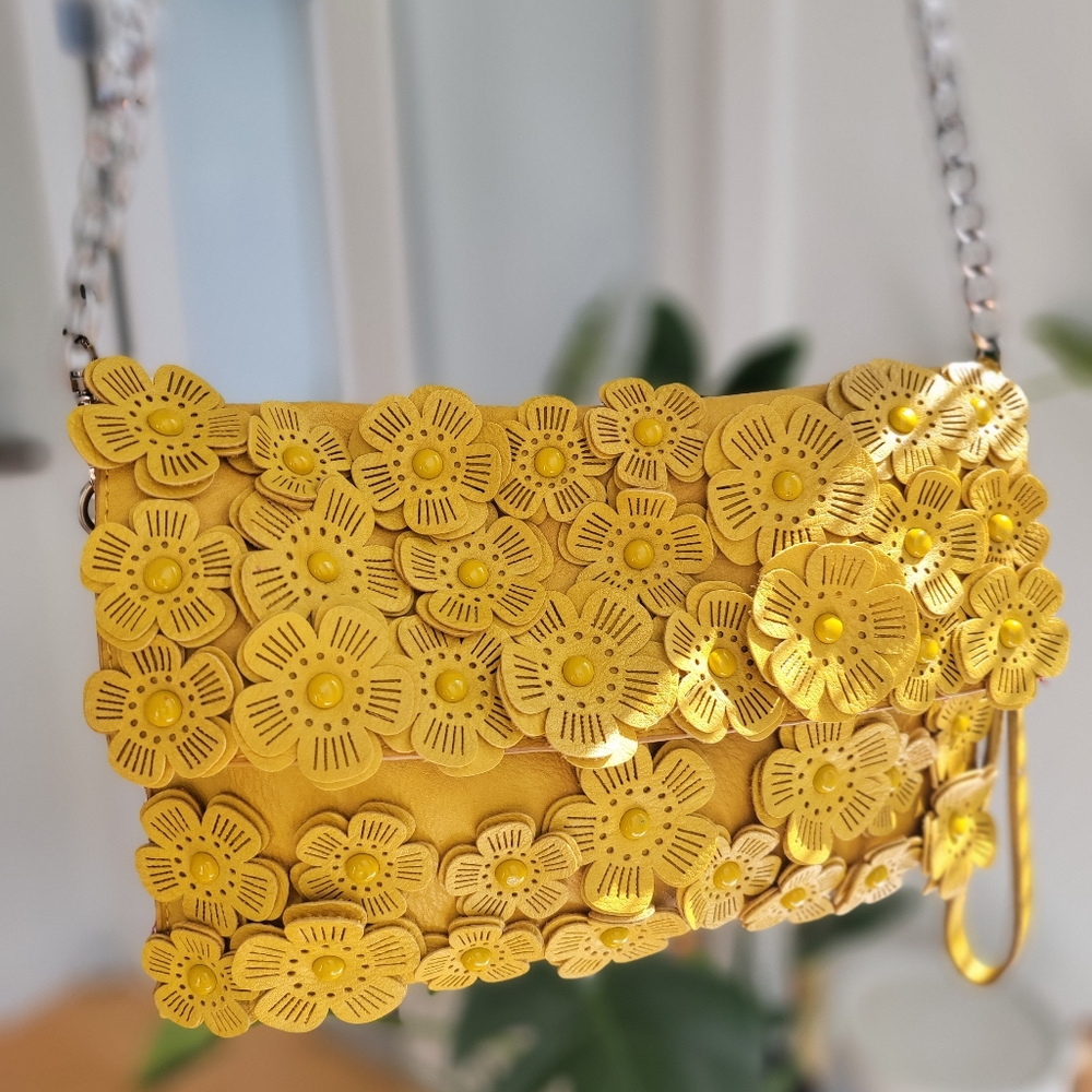 Statement fashion clutch purse